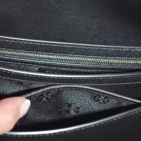 TORY BURCH ROBINSON CONVERTIBLE SHOULDER BAG - Picture 10 of 11